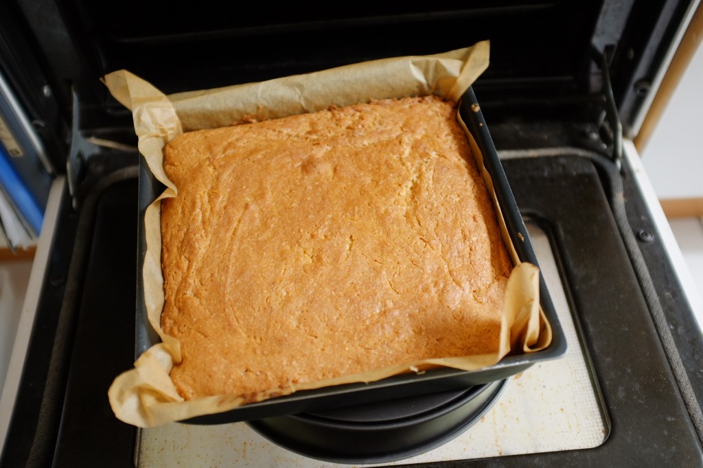 pour éviter que le gâteau sans gluten ne retombe, je le laisse reposer 10mn sur la porte ouverte du four éteins