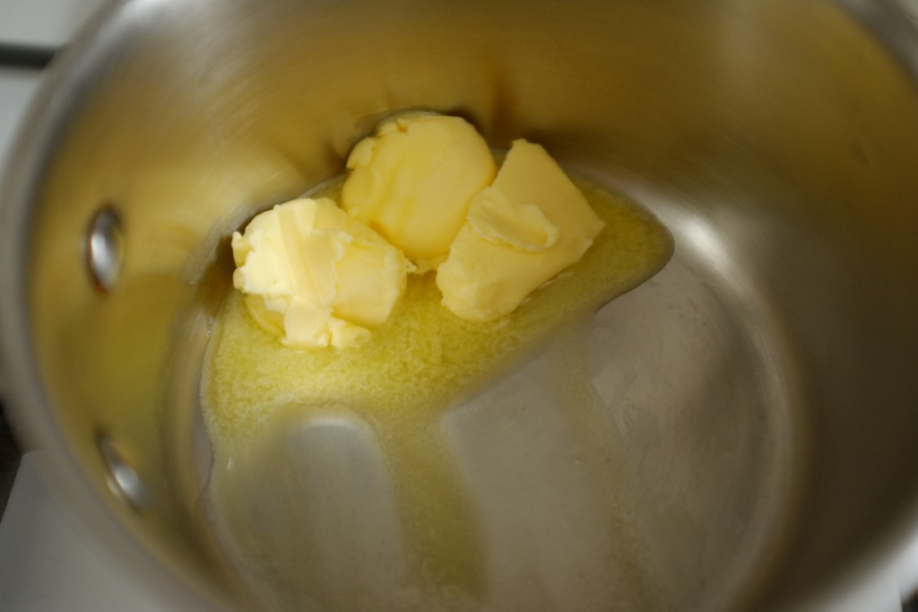 Le beurre fond à feu tout doux