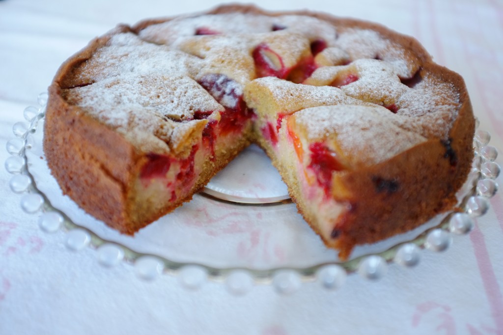 Le gateau aux prunes sans gluten est un gâteau tendre, acidulé et généreux. Parfait pour un dessert de repas familial...