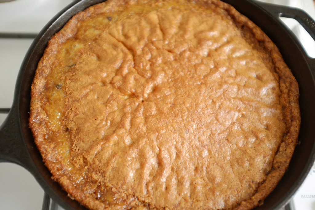 La pâte sans gluten pour les cookie au chocolat à la sortie du four