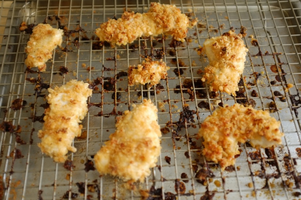 Les nuggets de poulets sans gluten au riz soufflé à la sortie du four