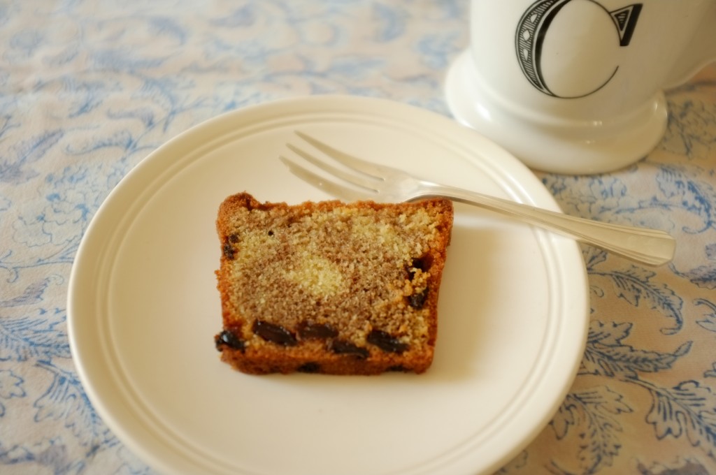 Le cake sans gluten raisin et cannelle