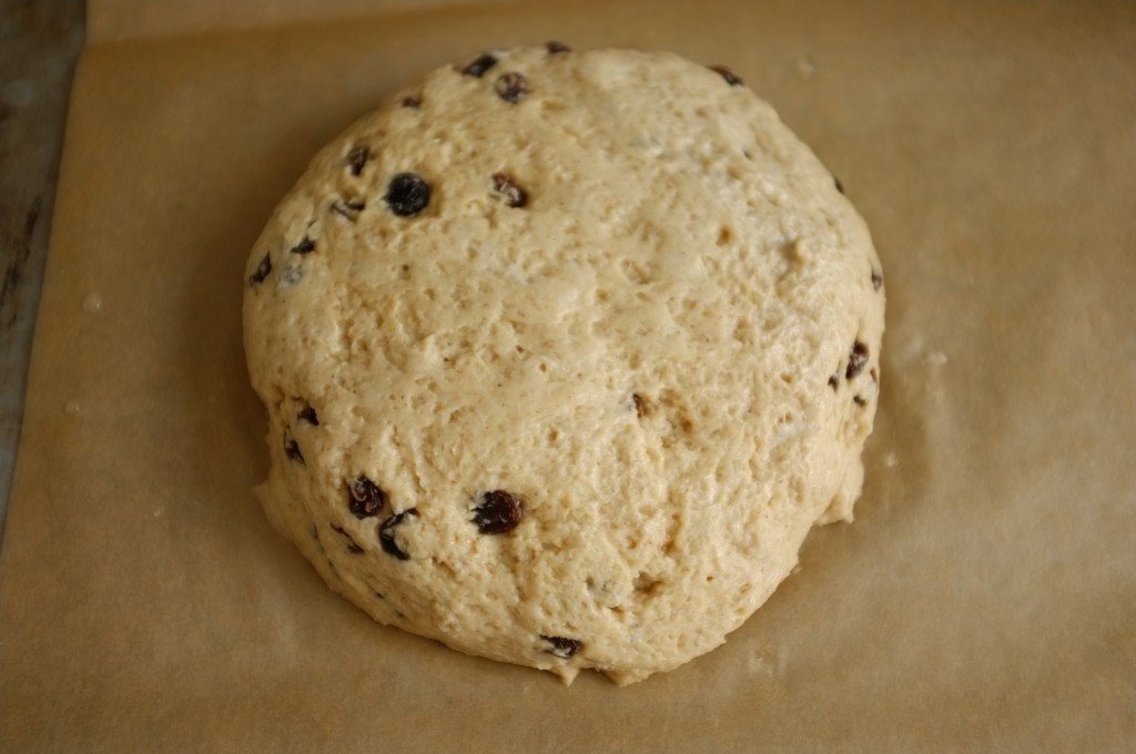 Avec la pâte sans gluten je forme un cercle un peu épais