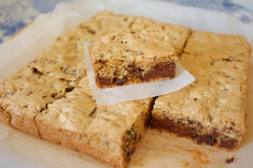 Le gâteau sans gluten aux raisins et éclats de chocolats