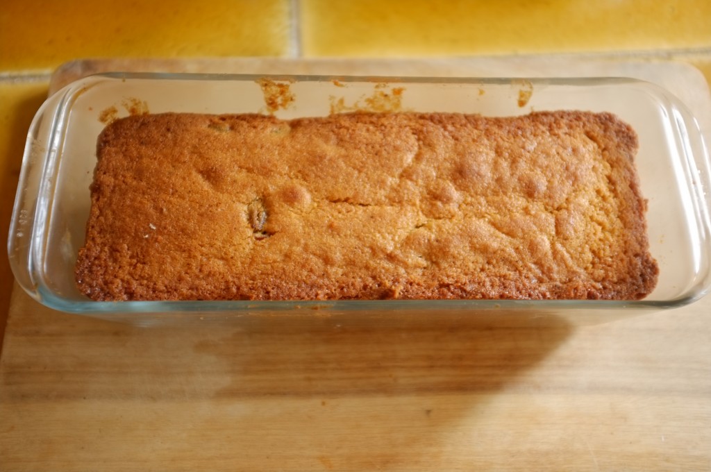 Le cake sans gluten orange et cranberry à la sortie du four