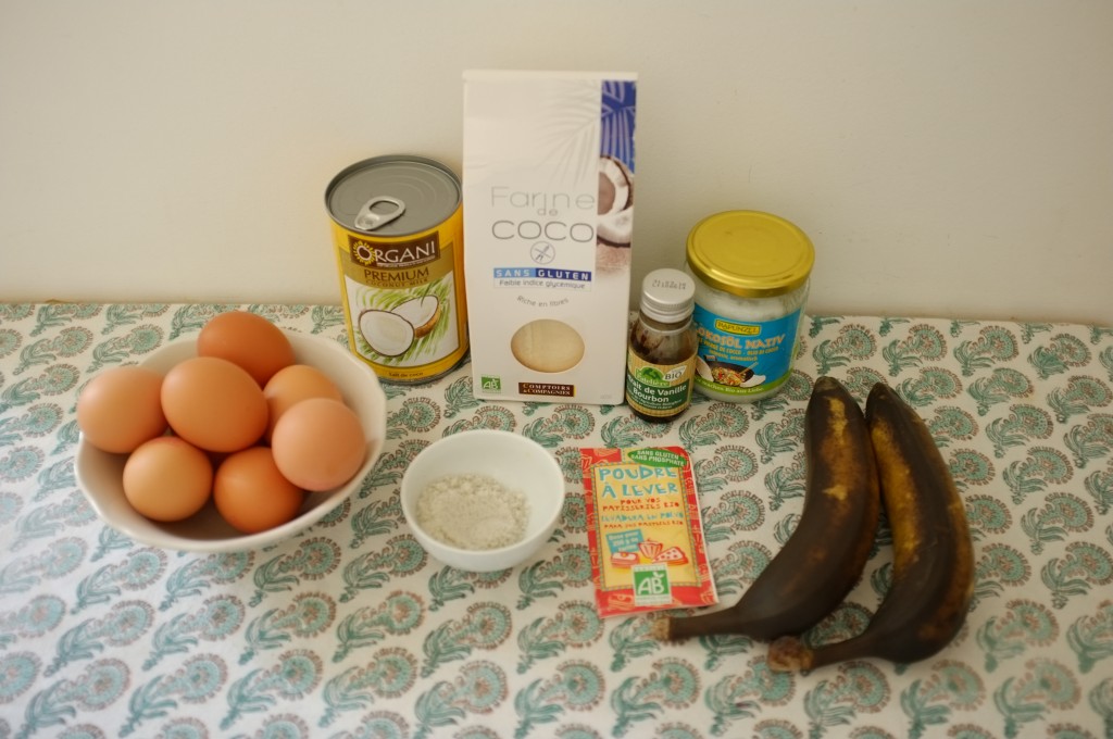 Les ingrédients sans gluten pour les pancakes noix de coco-banane