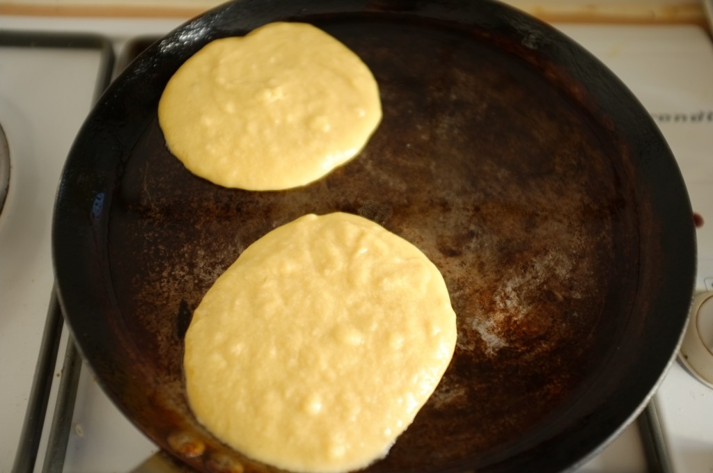 Je cuis plusieurs pancake en même temps sur la poêle à  crêpe.