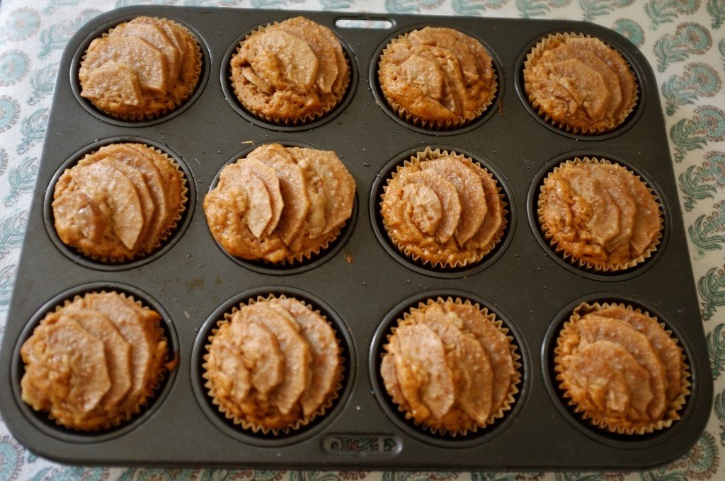 Les muffins sans gluten poire et citron à la sortie du four