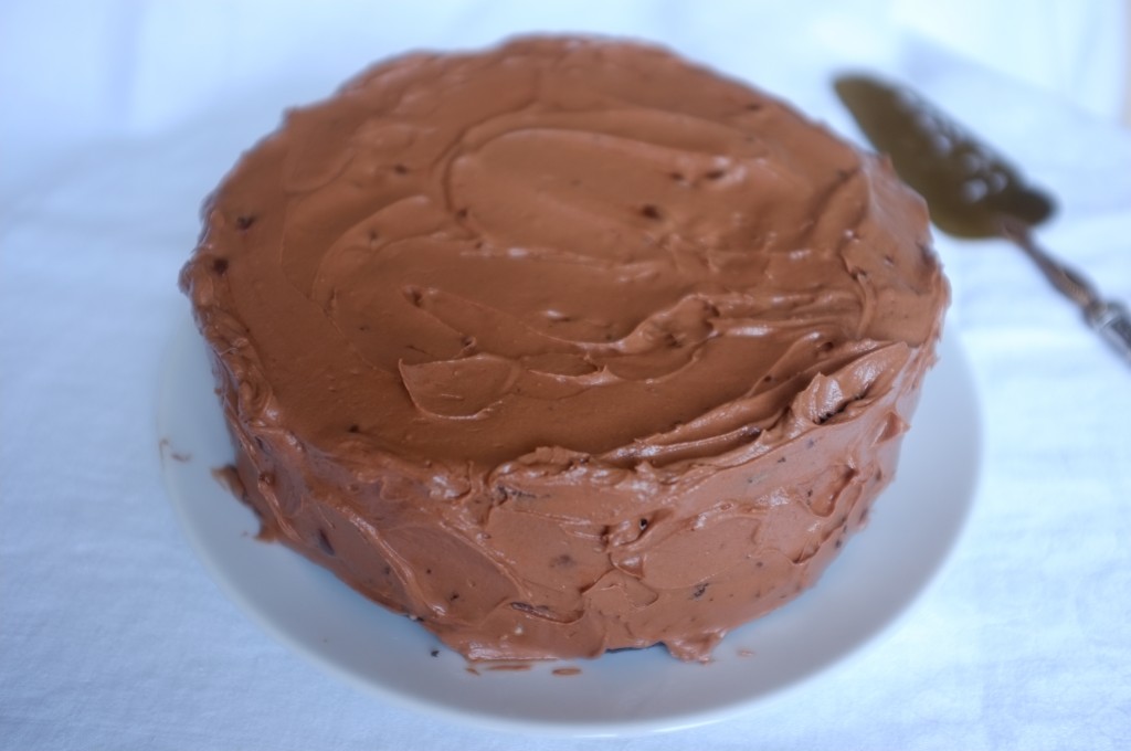 Le gâteau sans gluten à deux étages au chocolat et café