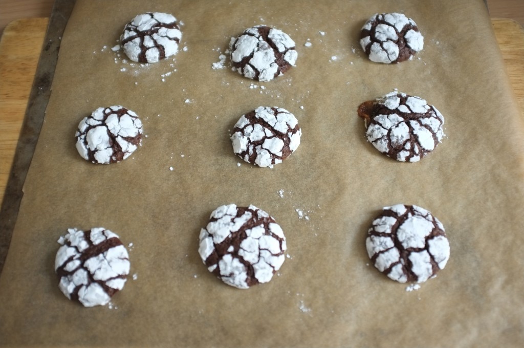 Les cookies des neiges sans gluten à la sortie du four