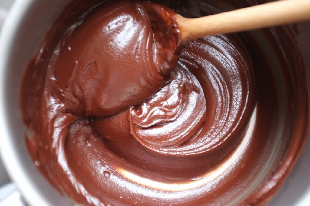 La ganache au chocolat noir est bien crémeuse