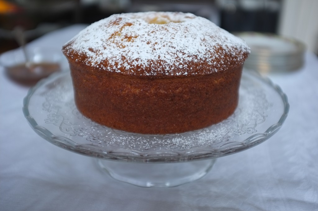 Le baba au rhum sans gluten sur ma table de fête.