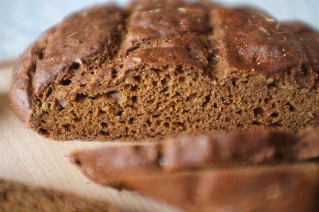 le pain rustique sans gluten au cumin et très tendre et  merveilleusement parfumé