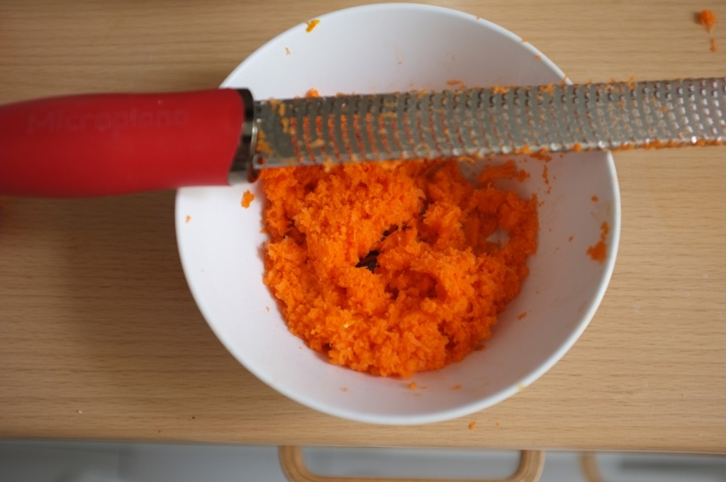 Pour que le cupcake soit vraiment fondant, je râpe très finement les carottes