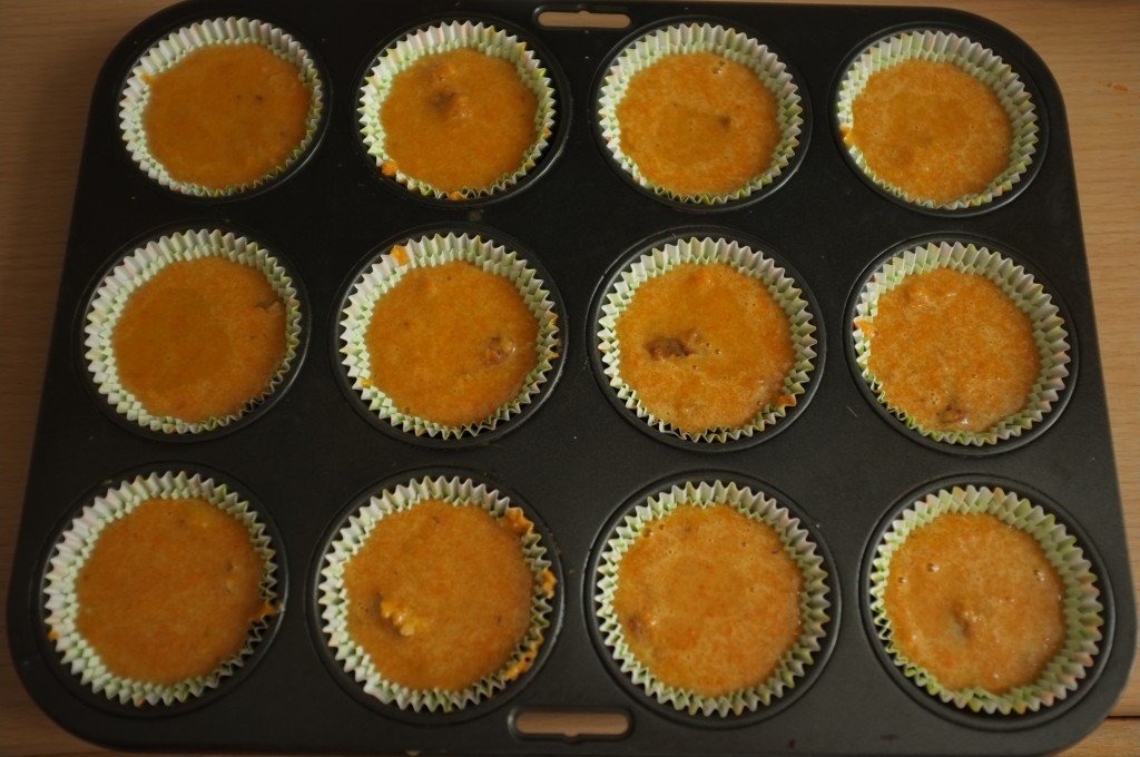 Les cupcake sans gluten à la carotte avant d'être enfournés sentent bons le pain d'épice