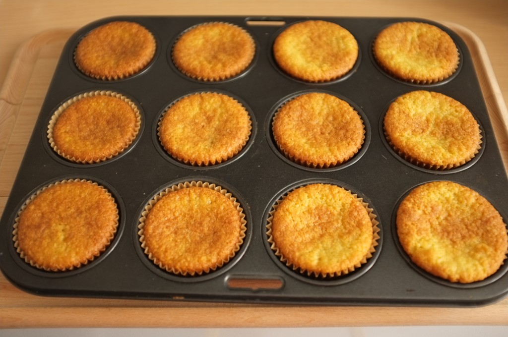 Les muffins sans gluten amande framboise à la sortie du four