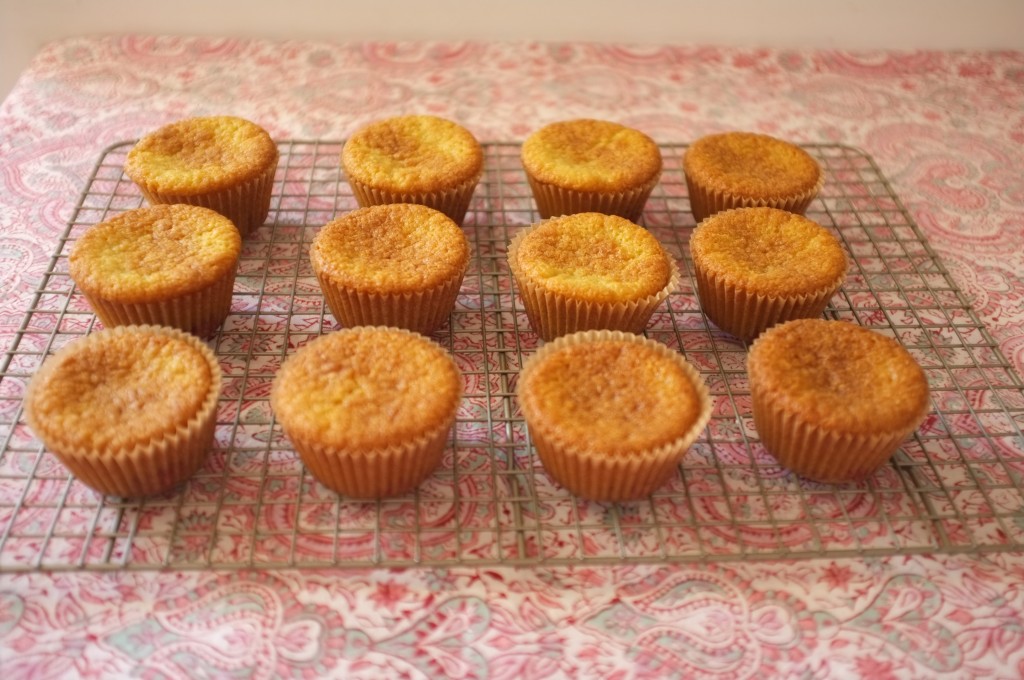 Je laisse refroidir les muffins sans gluten amande framboise sur une grille