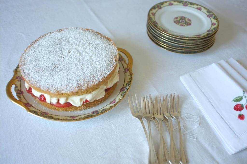 Le gâteau sans gluten Victoria prêt pour accompagner le thé