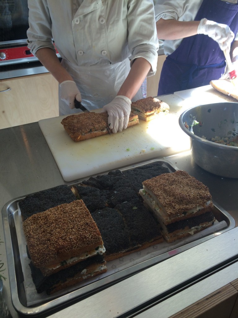 La préparation des sandwichs...