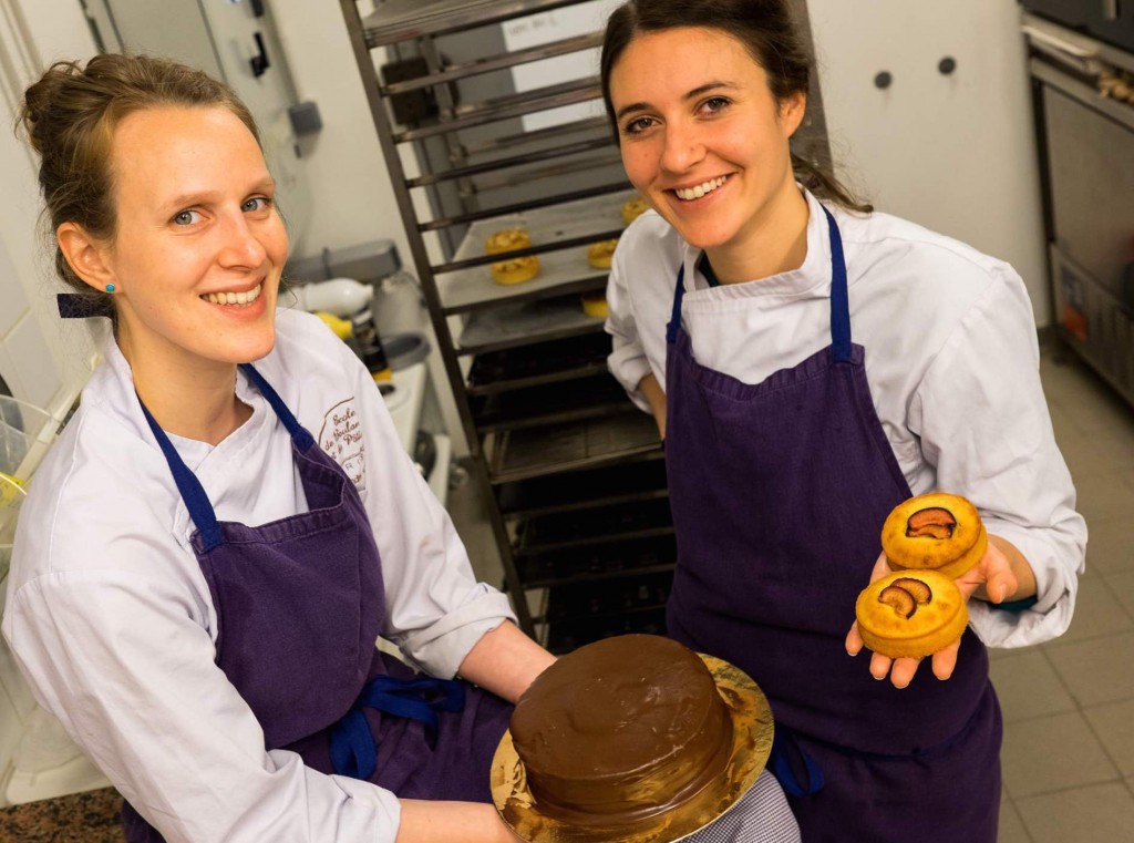 ALexandra et Sarah, les fondatrices de l'Atelier des Lilas dans leur cuisine certifiée sans gluten -Crédits Michael Barriera
