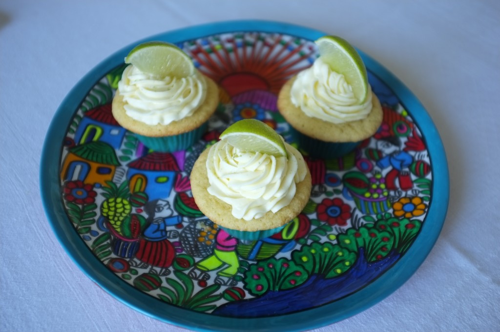 les cupcake sans gluten au citron sur la belle assiette mexicaine offerte par mon amie Delphine