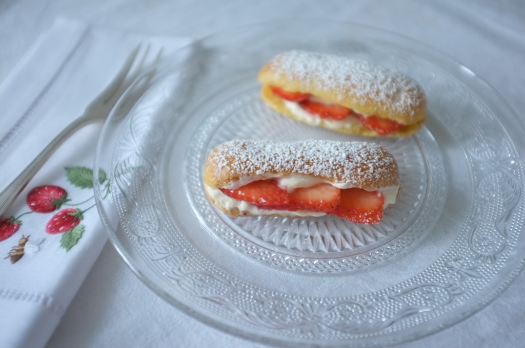 Les mini éclairs sans gluten à la fraise pour notre déjeuner de fête des mères