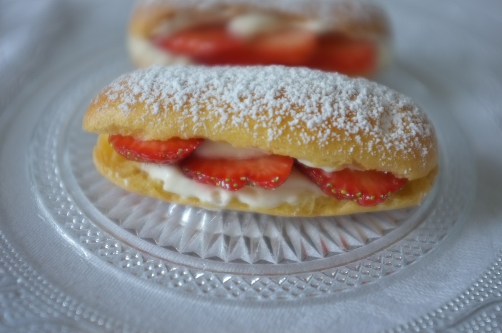 Les mini éclairs sans gluten à la fraise pour notre dessert du déjeuner de fête des mères