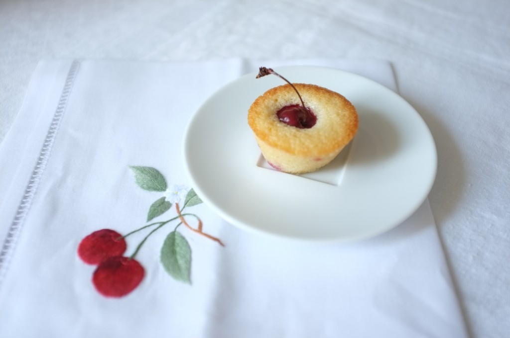 Le mini financier à la cerise pour accompagner un café ou une tasse de thé