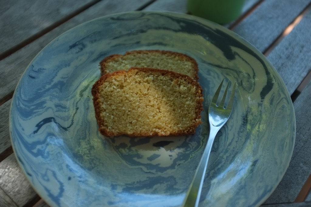 les tranches de cake au citron sans gluten ni lactose pour le goûter de Provence
