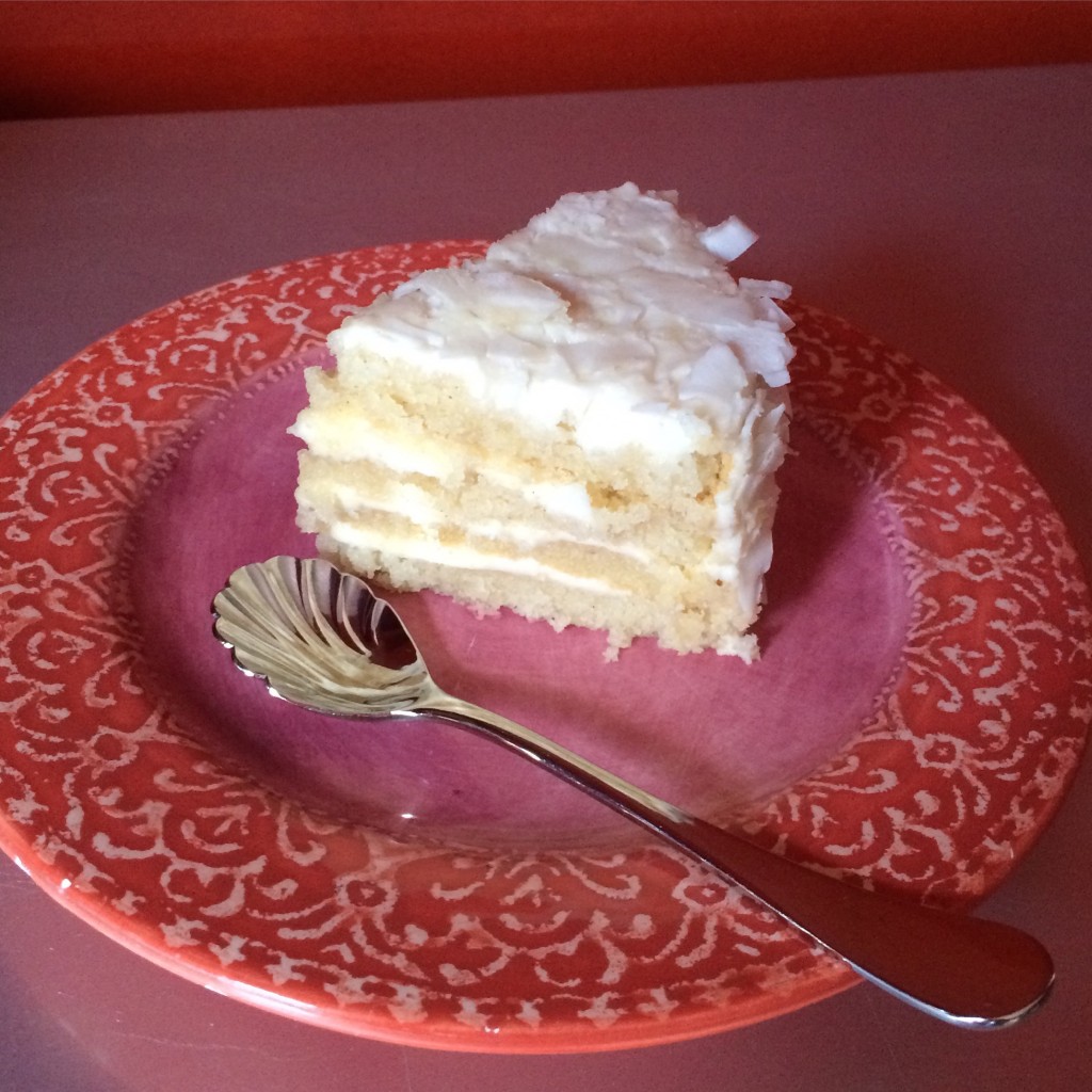 Un gâteau sans gluten et sans lactose " coconut cloud cake" ( gâteau nuage à la noix de coco) du magasin Whole Food