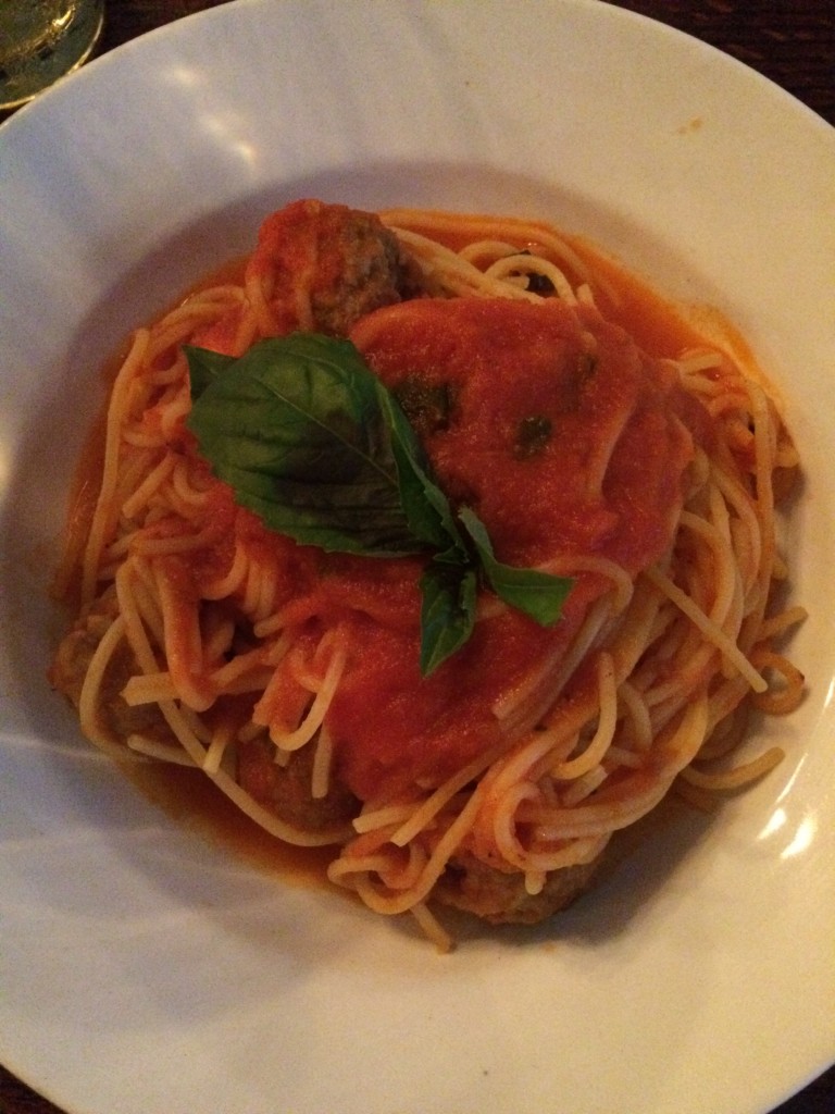 Sous les spaghetti, des boulettes de viandes maison...un régale