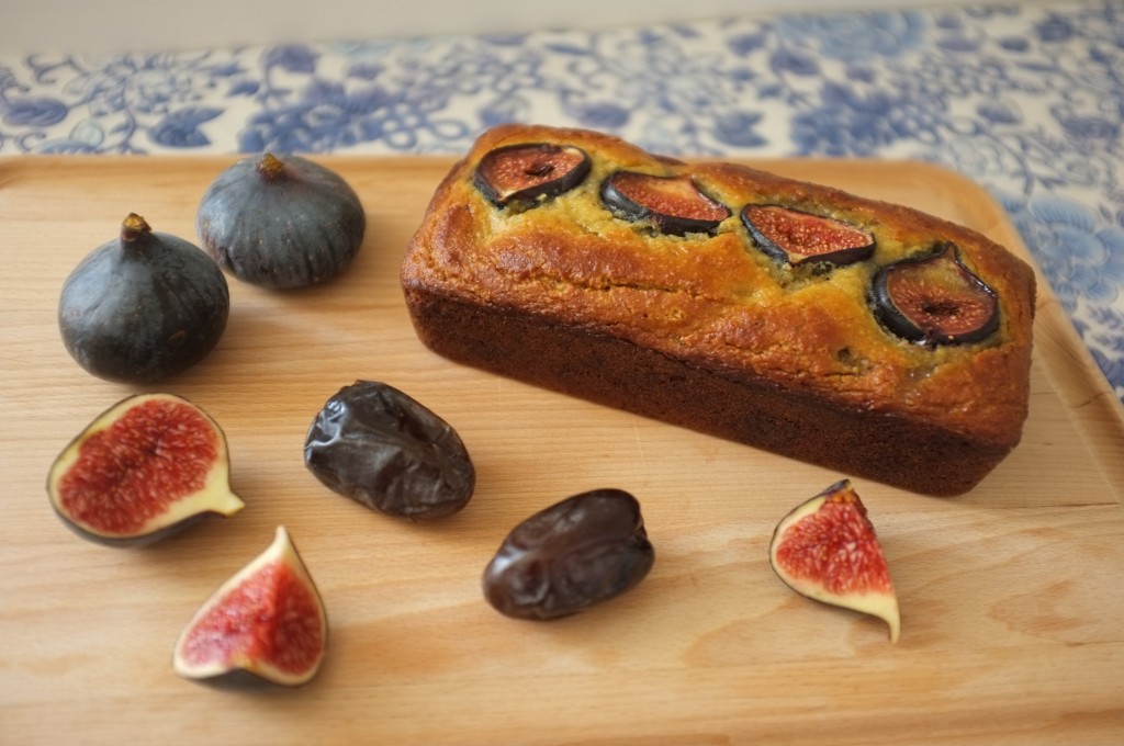 le pain sans gluten amande, dates et figues pour accompagner le petit déjeuner ou le goûter