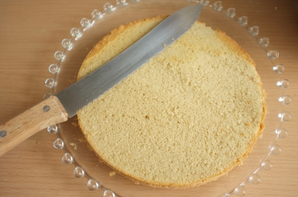 Je découpe le dessus du gâteau d'en dessous ! vous me suivez?