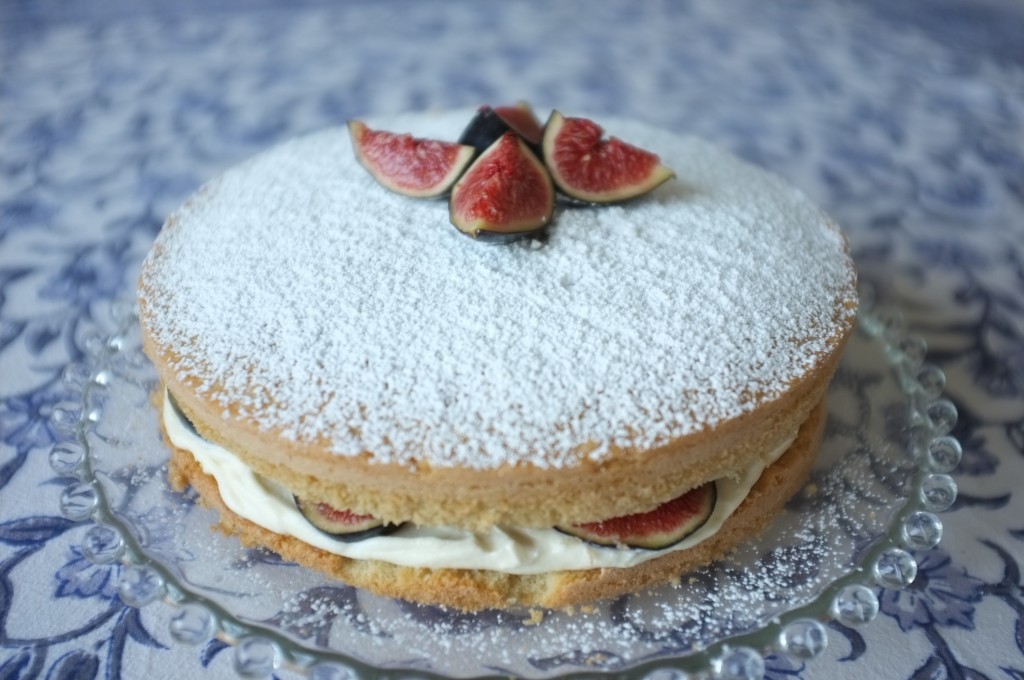 Le gâteau deux étages aux fruits d'automne