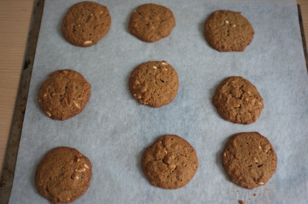 Les snickerdoodles à la châtaigne et aux pignons à la sortie du four, le parfum de hâtaigne et de cannelle est une merveille!