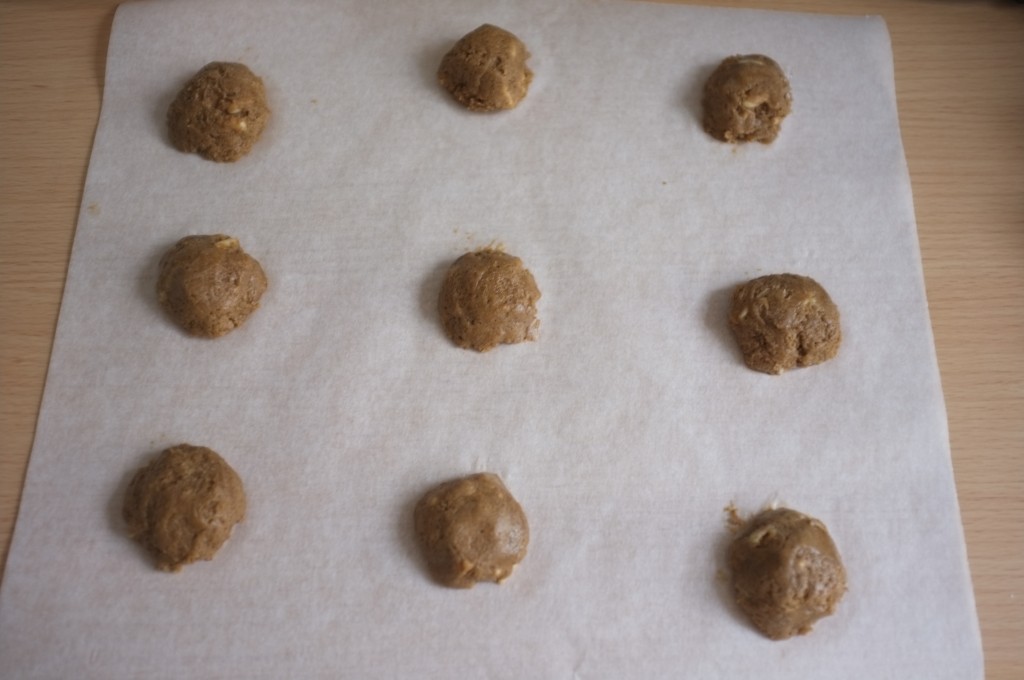 Les snickerdoodles en petite boules, lissé , avant d'être enfournés