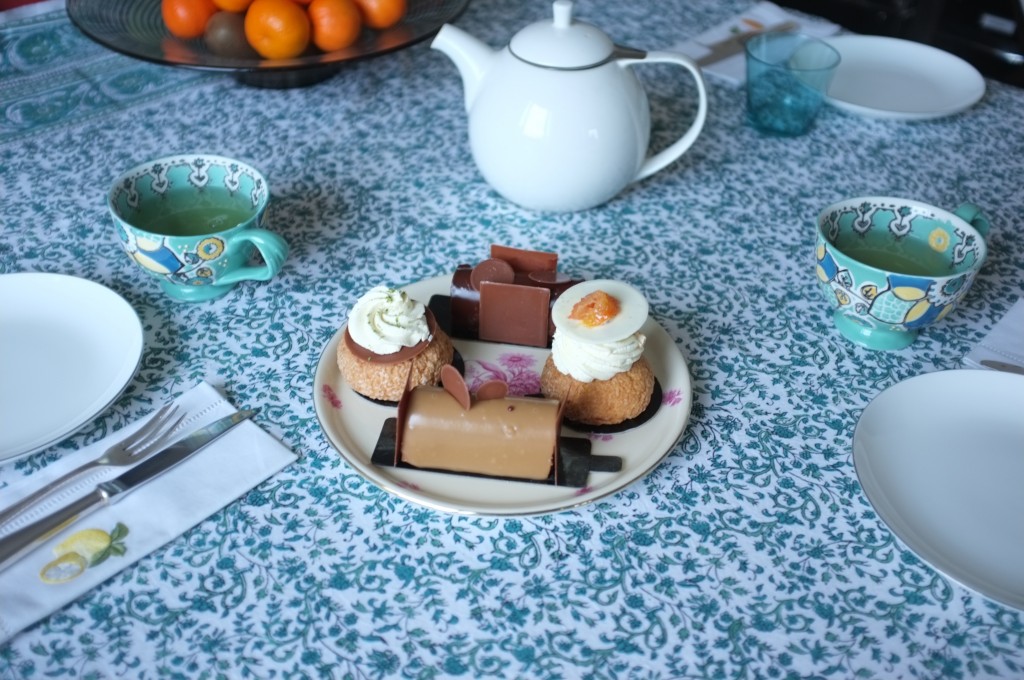 Notre table de goûter pour déguster les pâtisseries de "Gâté sans gluten".