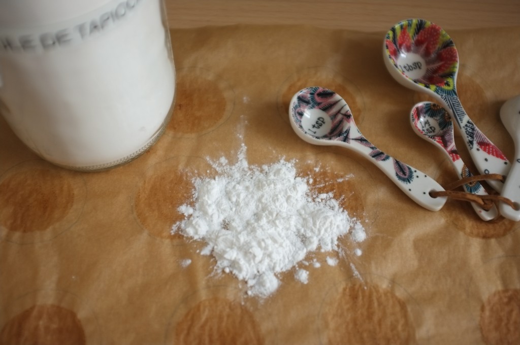 voilà à quoi ressemble la vraie fécule de tapioca... à du talc. Ce n'est pas les mini perles de tapioca souvent appelées également "fécule" et qui ne marche pas du tout dans cette recette!