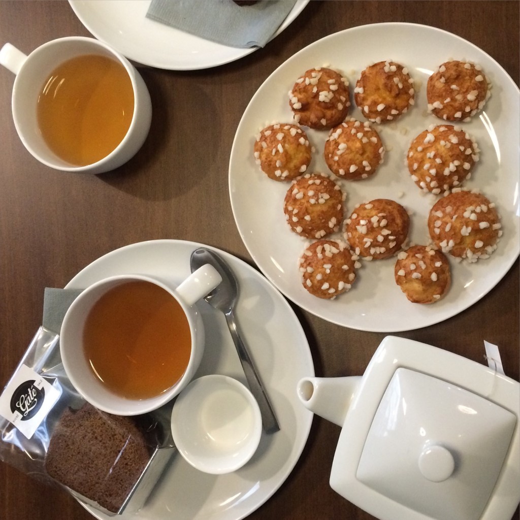 notre table de petit déjeuner avec Chiara