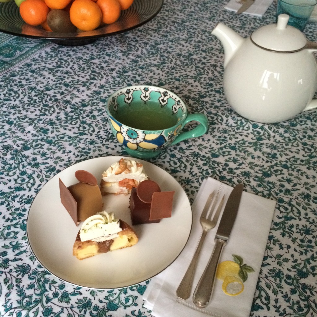 mon assiette pour goûter des différentes pâtisserie de "Gâté sans gluten"