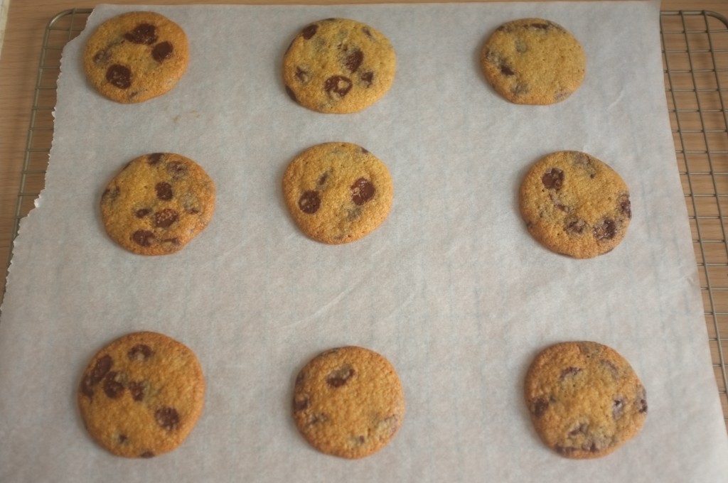 Les cookies sans gluten aux pépites de chocolat de William à la sortie du four.