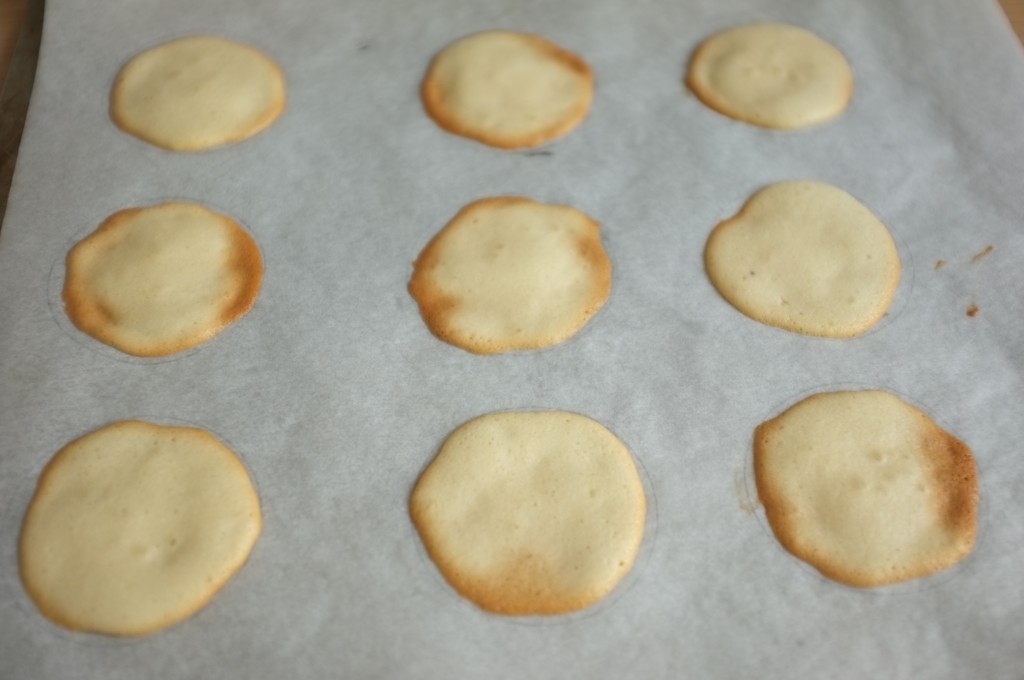 Les "fortune cookies" chinois sans gluten à la sortie du four