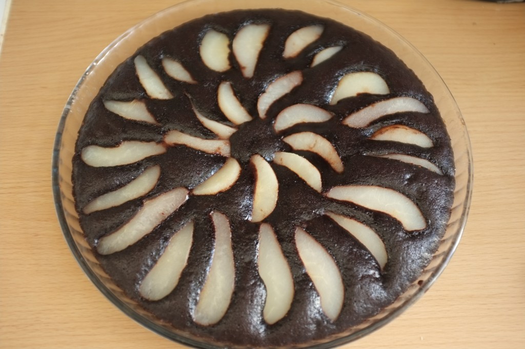 Le gâteau sans gluten poire chocolat pour la Banque Alimentaire à la sortie du four.