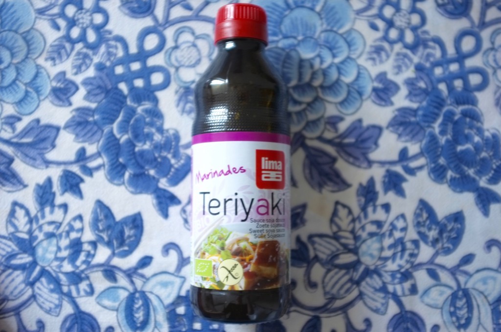 La sauce tériyaki certifiée sans gluten de LIMA pour préparer sur poulet ....