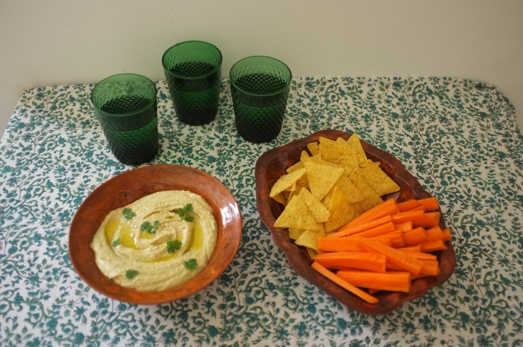 Le humous que je prépare vraiment très souvent pour l'apéritif du week-end ( où comment faire manger des crudités à mon fils)...