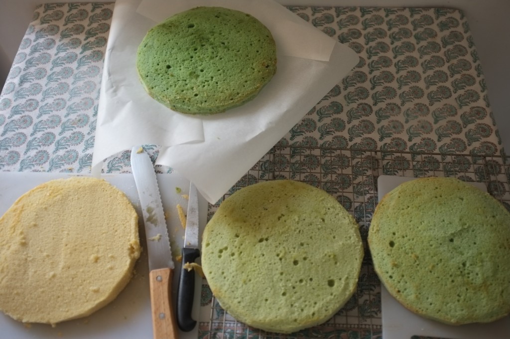 Voilà les 4 gâteaux sans gluten prêts à être assemblés.