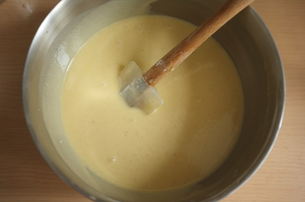 La pâte sans gluten est plutot liquide et sent bon le citron