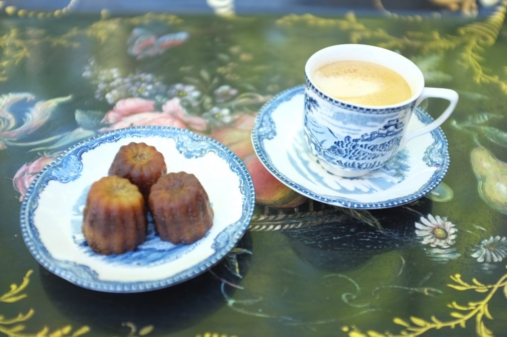 Les mini  cannelés de Bordeaux pour le café 