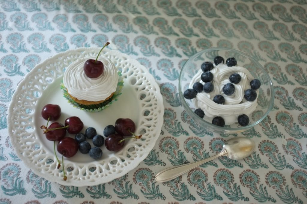 La crème fouettée sans gluten ni lactose pour décorer les dessers et accompagner les fruits