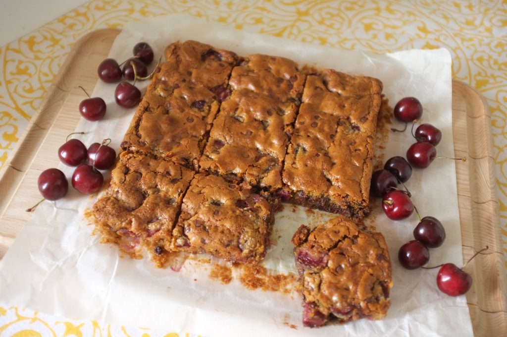 Le gâteau sans gluten cerise et chocolat